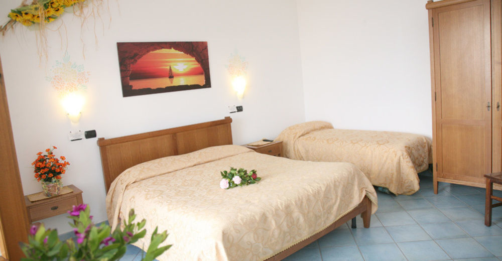 Agriturismo Mare E Monti Hotel อาเจโรลา ภายนอก รูปภาพ