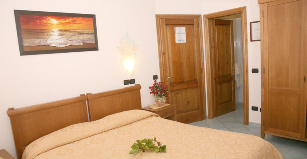 Agriturismo Mare E Monti Hotel อาเจโรลา ภายนอก รูปภาพ